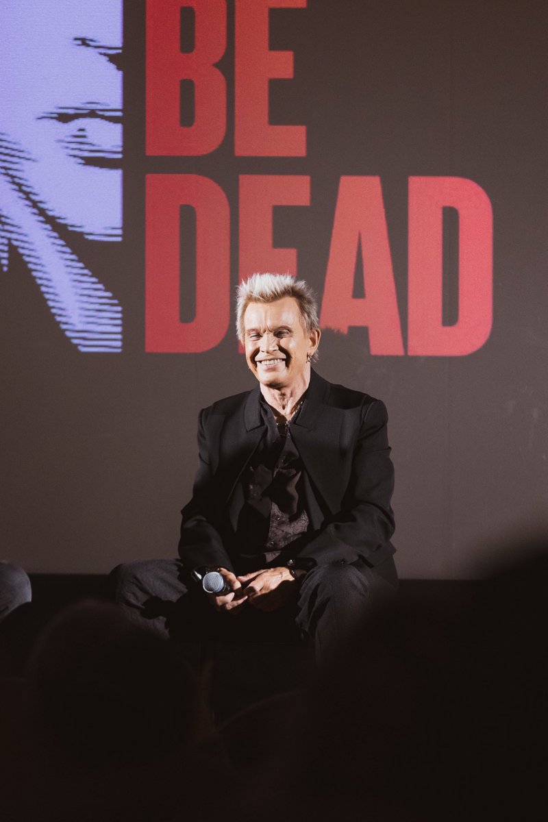 RexStudiosParis's tweet photo. Un bel autographe d’une légende du rock qui rejoint la collection du #GrandRex.

Un grand merci à BILLY IDOL ! 🫶🏻 https://t.co/snr3ih511J