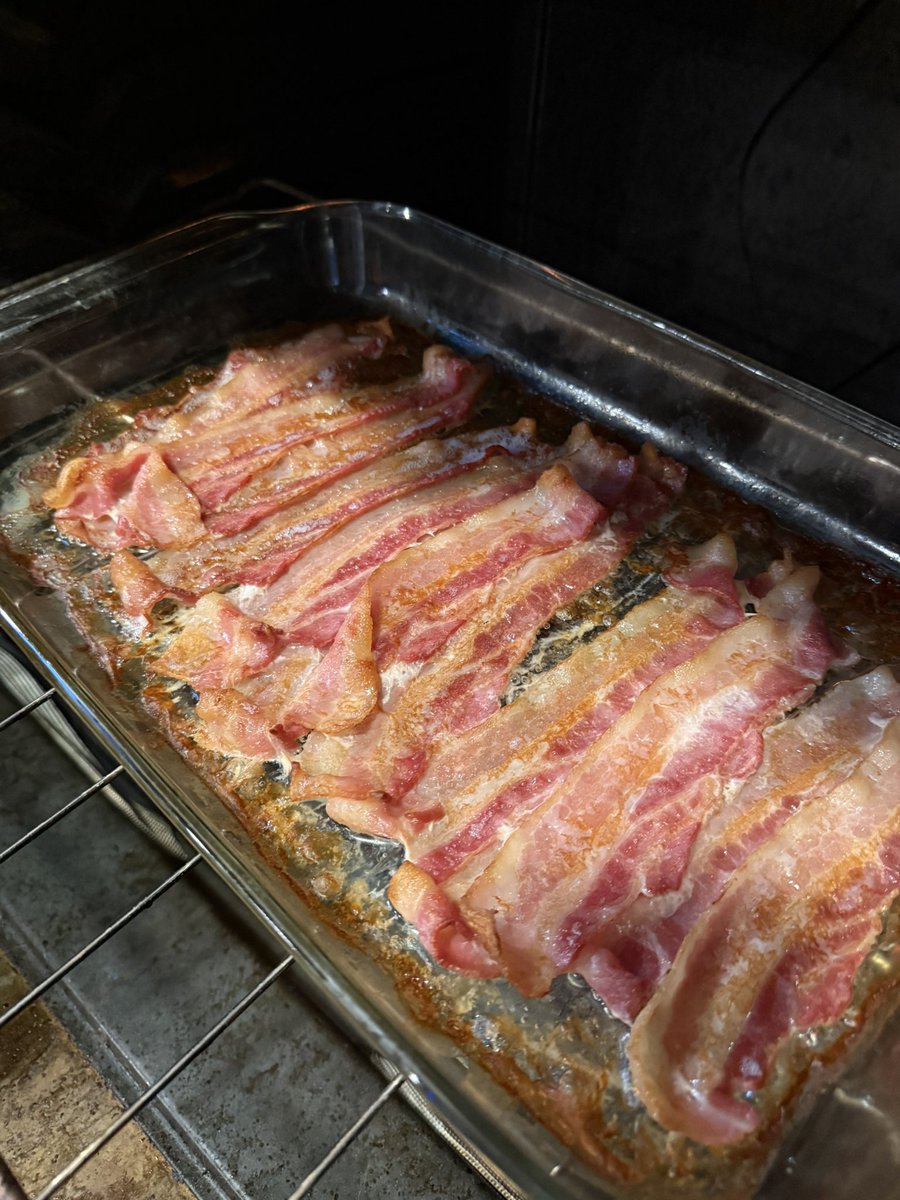 Good morning. Breakfast is almost ready. 🥓 🍳 ☕️ (Yes I need to clean my oven, this is real life folks..) 😅