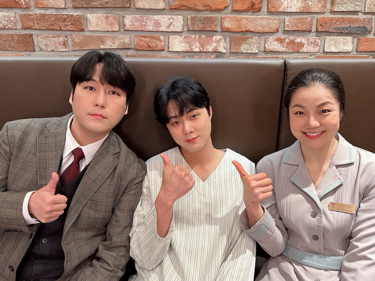 나인스토리 tweet media