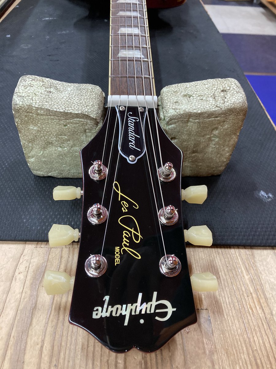 New arrival !!! Epiphone Les Paul Standard カラマズーヘッドを採用