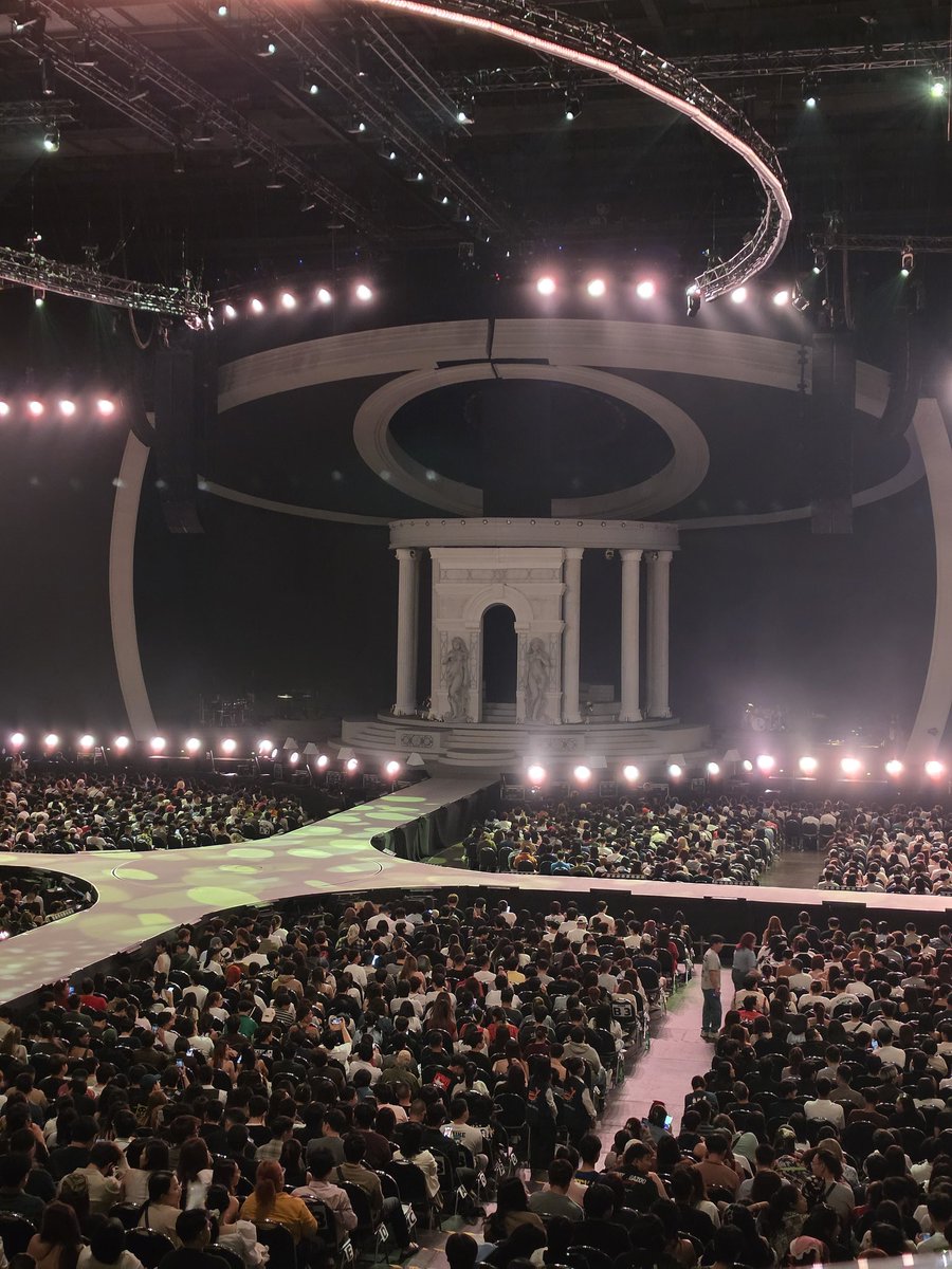 วันนี้มาเชียร์พี่โบกี้ไลออนคิงคับ #KARAWACONCERT