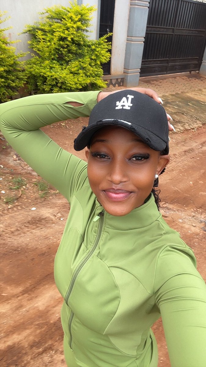 Clare_Desire_N's tweet image. Nothing beats a workout with a view like this. 😊✨Good fit , Great view and a little sweat 😅 #outdoorfitness #Activewear #scenicviews #workoutmotivation