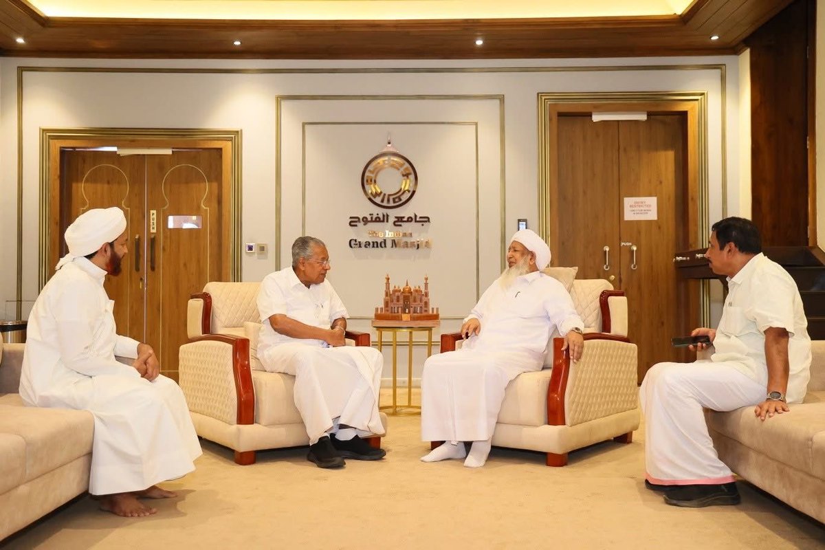 Had a cordial meeting with the Honorable Chief Minister of Kerala <a href="/pinarayivijayan/">Pinarayi Vijayan</a> at Markaz Knowledge City to discuss our shared vision for regional development and social harmony.