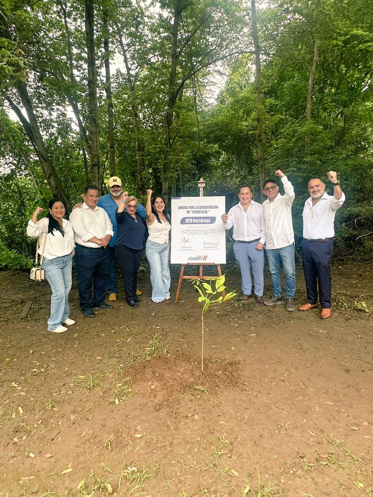 Gracias a todo el equipo de Vía a La Costa Progresa. Felicidades por este logro histórico para #ViaALaCosta  y para Guayaquil. El  #BosqueProtectorCerroAzul es una realidad.