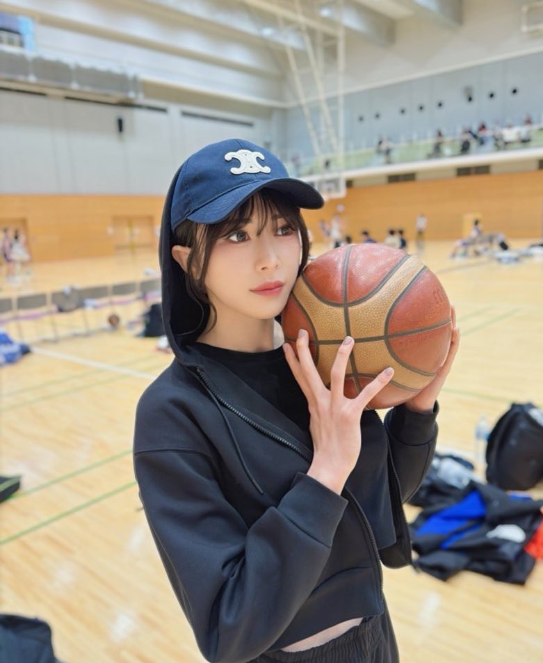 私の所属してるバスケチーム準優勝！
次は優勝狙います！！！ https://t.co/2Op7wiTH3R