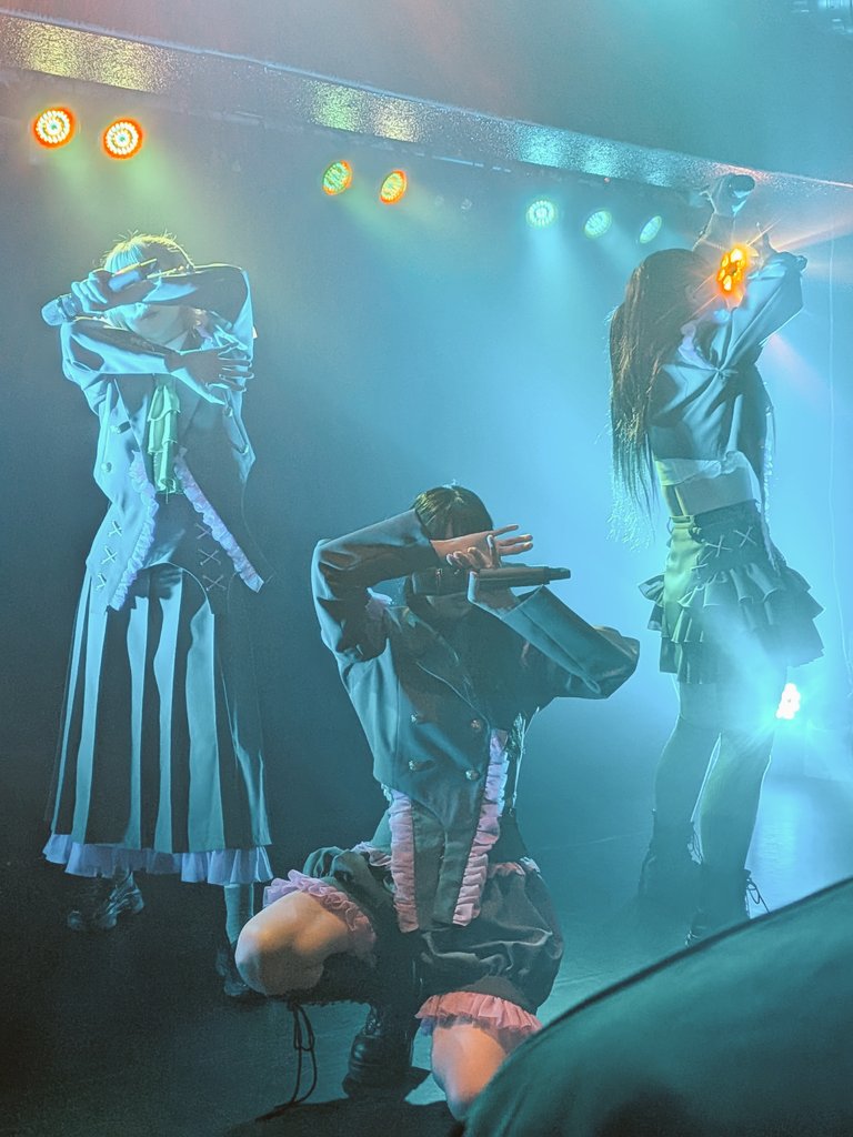yo_kainainaiumz's tweet photo. 本日のアバクラブさんは撮影可の神イベントでした!らんちゃん体調不良残念でしたが、とてもステージ映えするグループなので又たまに撮可イベントお願いします〜😽✨
👽️👾/AVACLUB
📸2026/3/7(土)
AVACLUB Presents
「貴耳賤目番外編-UTSURU2-」
at AOHARIUM TOKYO
#UTURU
#アバクラ https://t.co/nTe50jBJQg