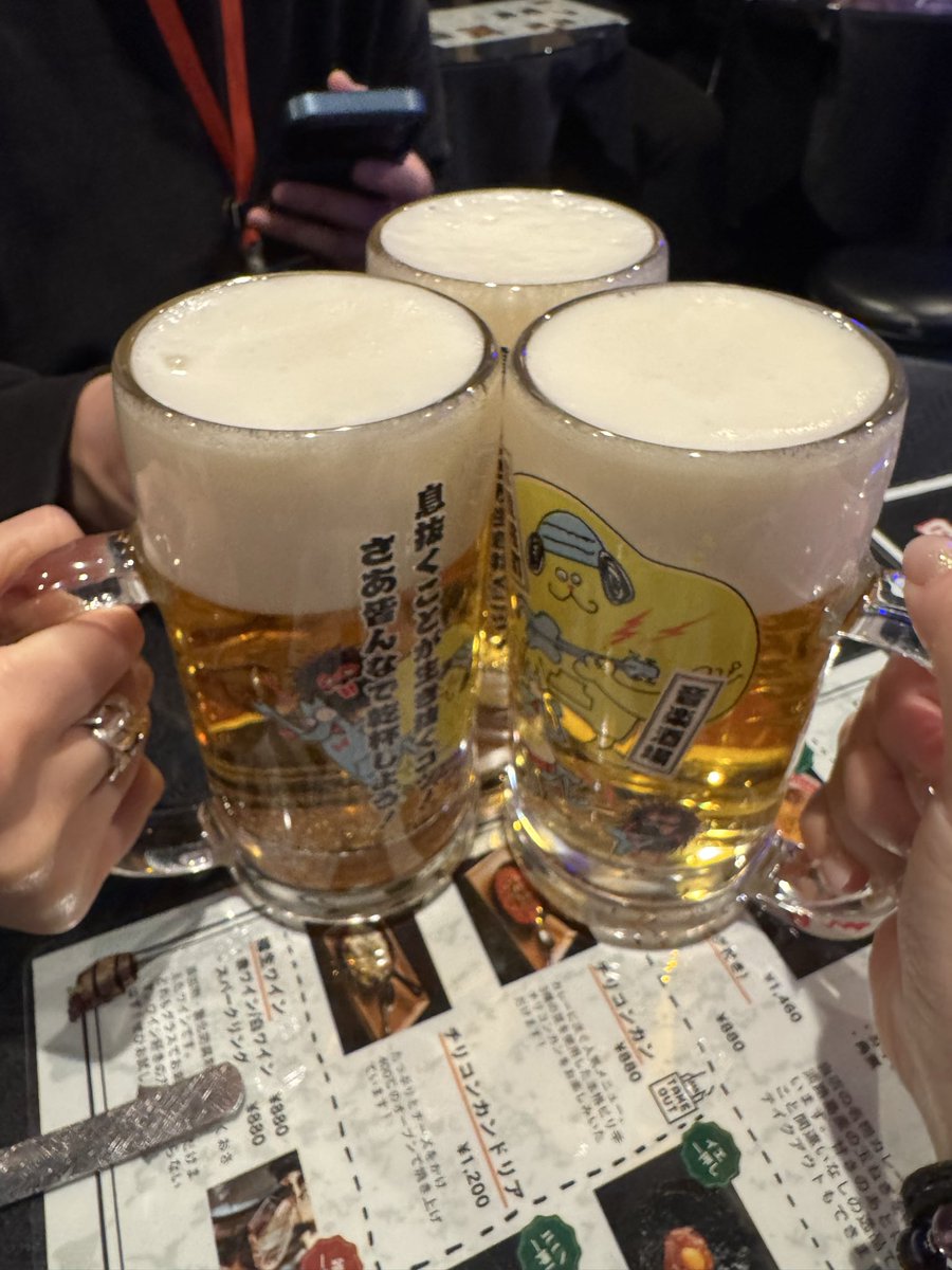 THEHEANACAT's tweet photo. めちゃくちゃ楽しい夜でした🍷
としぴーのワンマンへ3人で遊びに行って来た!!
まぢで近場のギター弾いてる人でとしぴーのギターが1番好きだわ🎸
お料理もお酒も最高だったのでホストのキャッチもなんなくクリアして帰りますww
歌舞伎町いつ来ても怖い街だww
楽しすぎたーぁ!!!! https://t.co/Wutemt1G8A