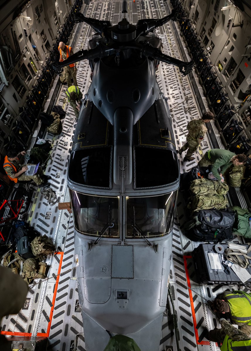 Royal Navy tweet media