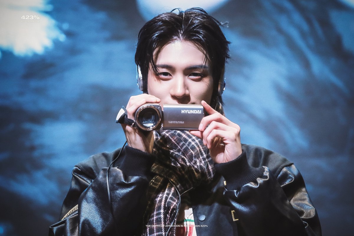 𝟰𝟮𝟯% tweet media