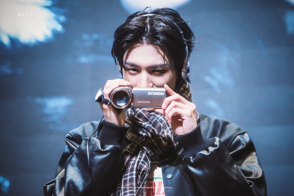 𝟰𝟮𝟯% tweet media