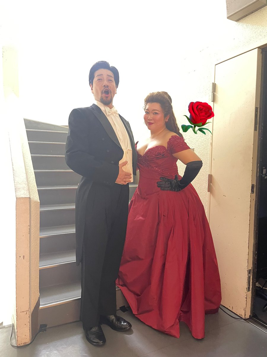 141chika's tweet photo. プリティーウーマン
までぃ、spiさん、エリちゃん
千穐楽おめでとうございます🎉
カーテンコールのお三方のご挨拶…！
心が熱くなりました❤️‍🔥

明日はいよいよ大千穐楽💐
いつも通り #FULLOUT で
最高に盛り上がってまいりましょう❣️

アルフレードとヴィオレッタで📸

#prettywomanjp 
#MyPrettyMoment https://t.co/efgYPJQHxK