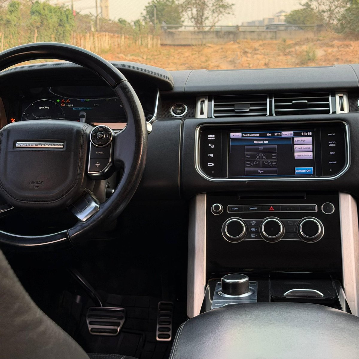 Abj_Auto_cars's tweet image. ‼️ RANGE ROVER VOGUE — 2014 (NIGERIAN USED)
📃 DUTY: Original custom duty ☑️
🏷️ PRICE: ₦38,000,000
📍 LOCATION: #Abuja 🇳🇬
📞 CALL/WHATSAPP: 08052712169 / 09112199464

Vogue presence — premium off-road pedigree &amp;amp; plush cabin at a strong price point. #RangeRover #Vogue #AbujaDeals