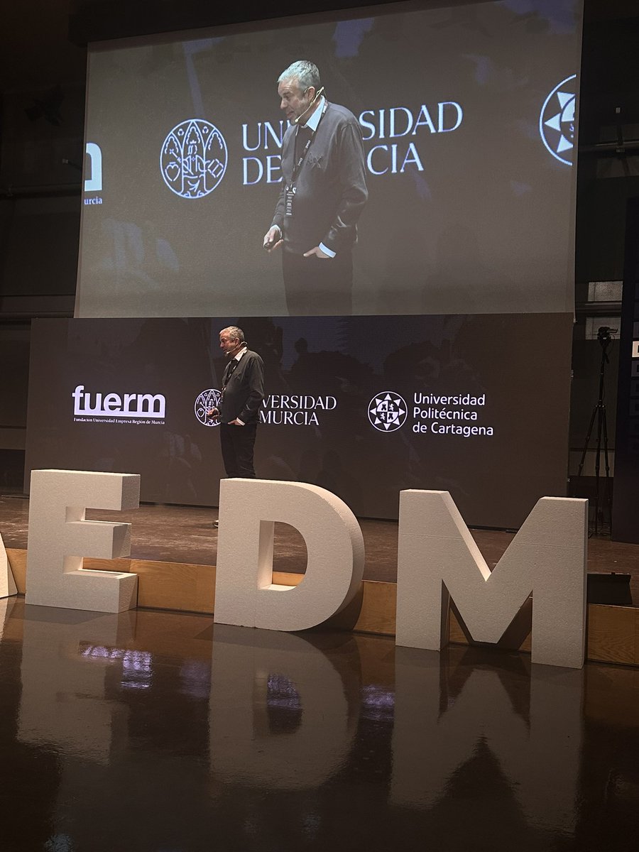 ENAEbusiness's tweet photo. Cierra el congreso Dani Pinillos, socio fundador de @keytrends_ai #ENAEDM26 https://t.co/fXzvybvZRd