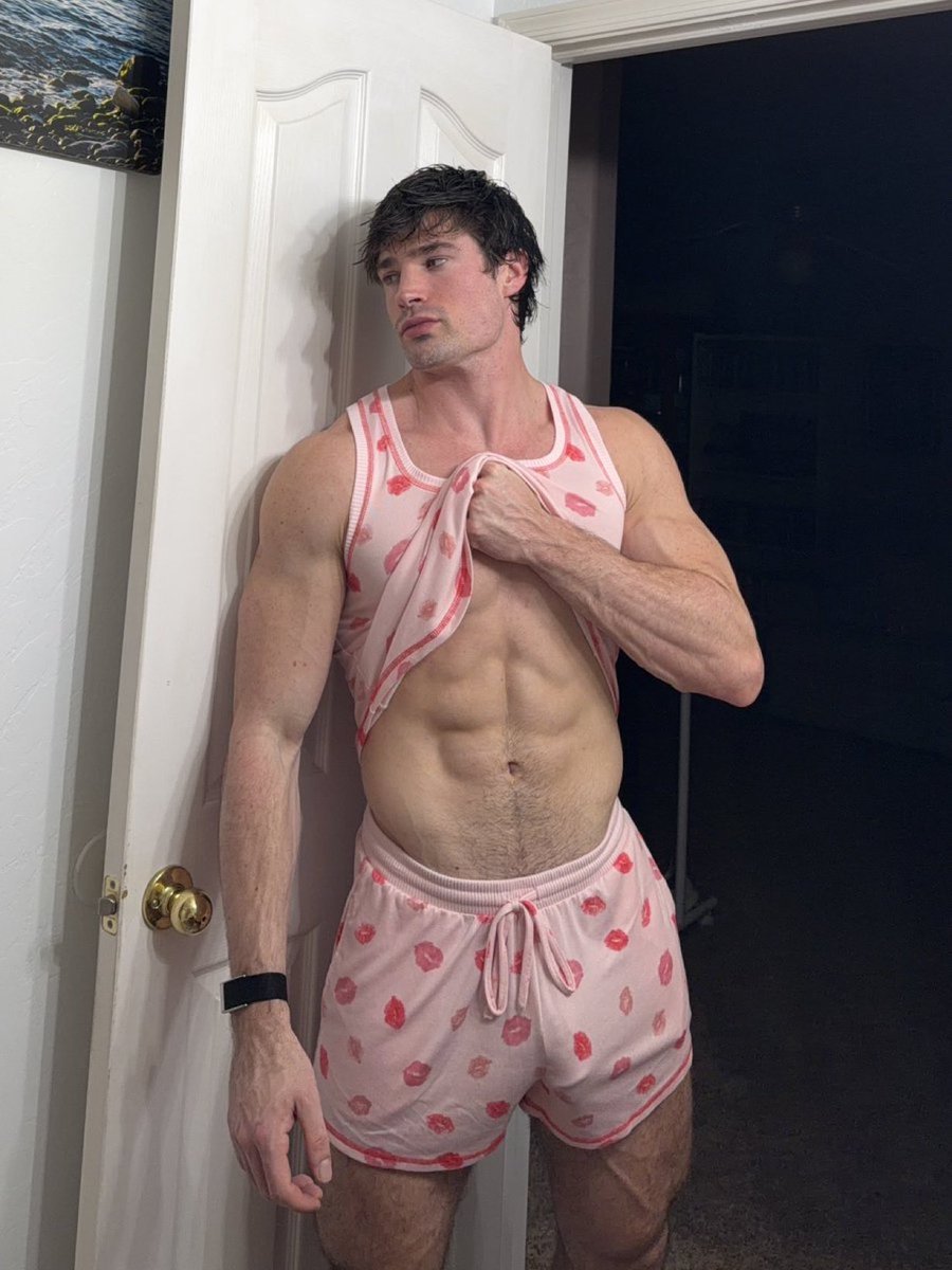 show me someone hotter than this! 👀