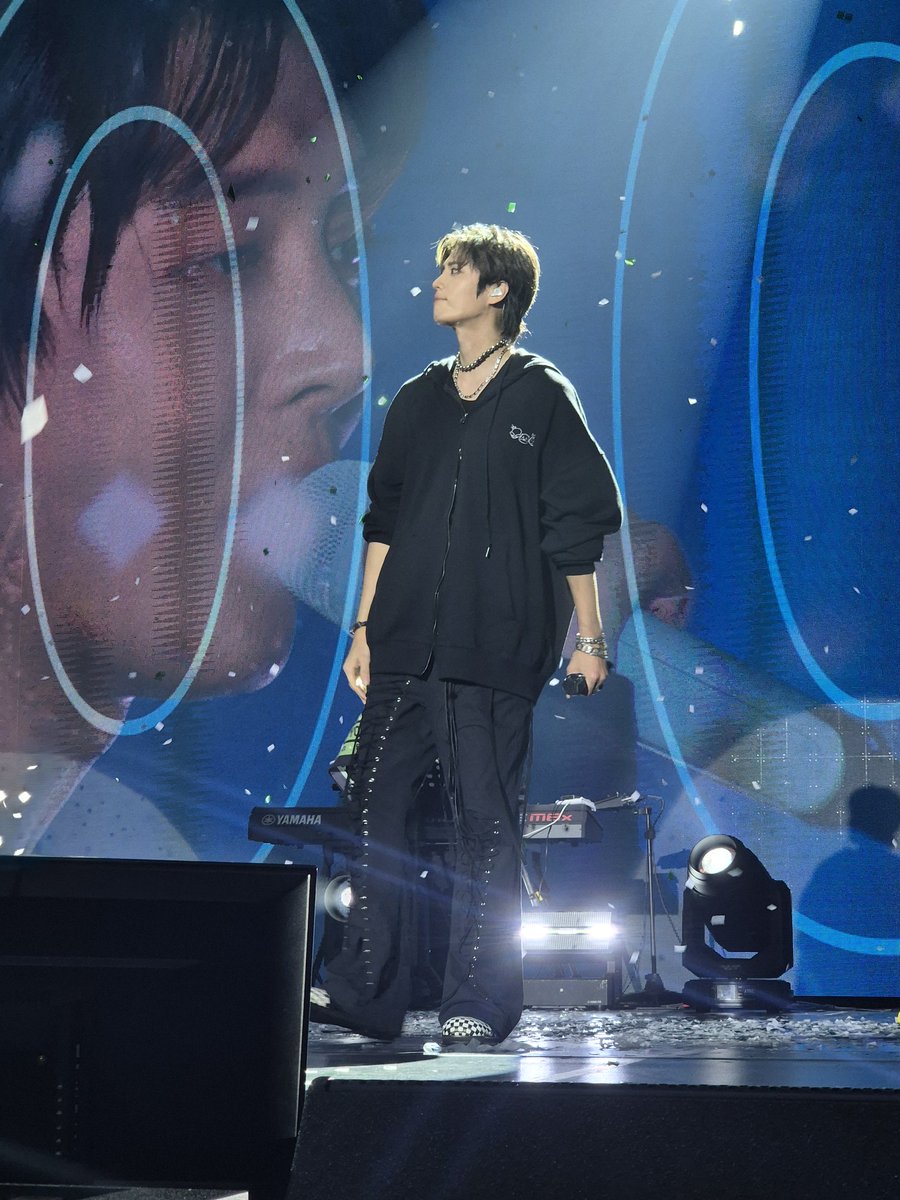 aocado_5o1's tweet photo. 아 잘찍었는데 꽃가루가 얼굴 가려버렸네.. https://t.co/J8QbJcHSyf