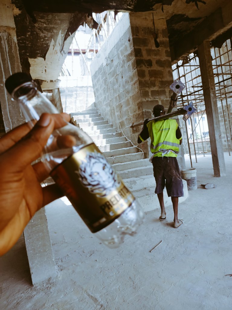 ARÁKÙNRIN ÌYÈLỌLÁ 👷🏡 tweet media