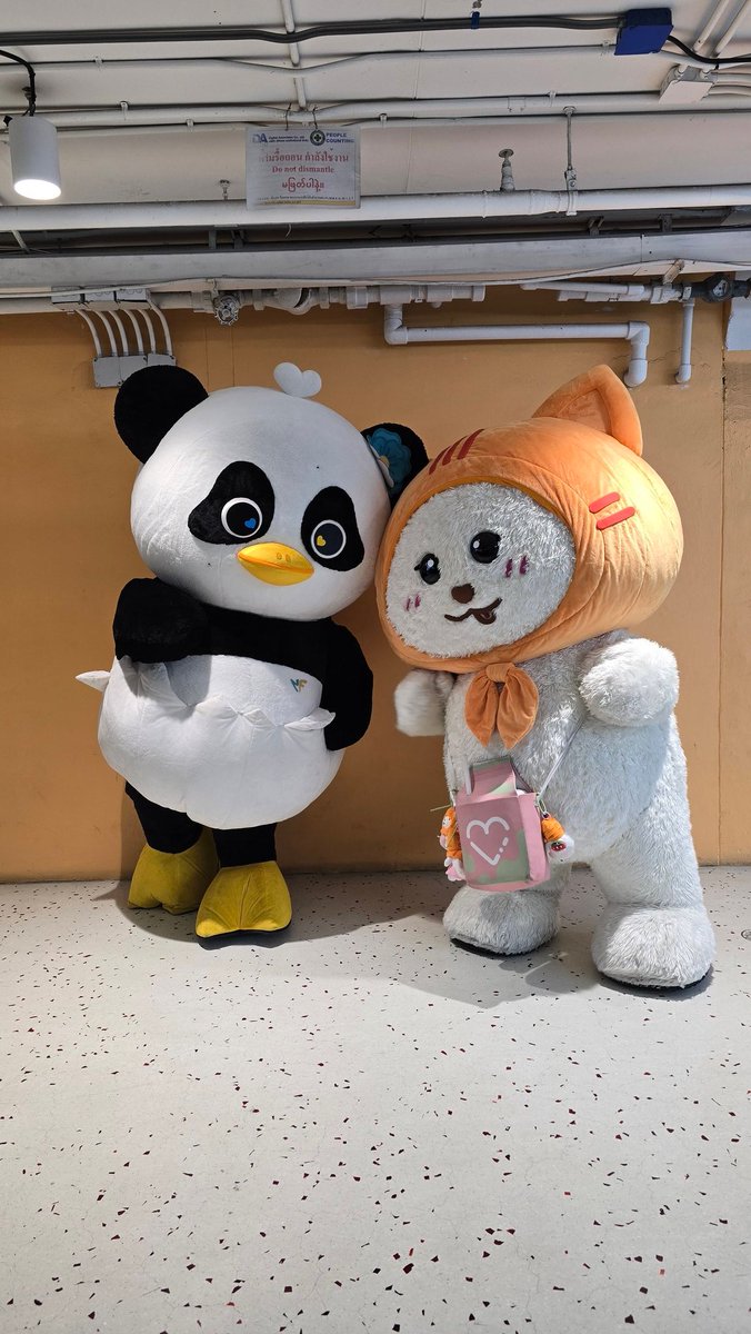 วันนี้อุนย่าอุนยายอย่าลืมมาเจอเป้ดด้ากับหมาแมวที่เดอะมอลล์ท่าพระนะคะ #MUVMUV #LUNAR