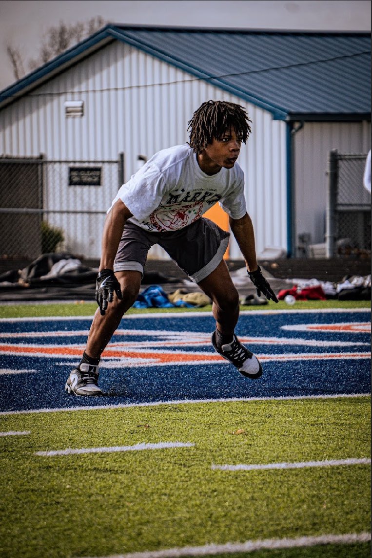 DexterCJr6's tweet photo. Hard work is going too pay off!!.@CoachBobSax @elletfootball0 #Year3loading https://t.co/Wva9FfUZKV