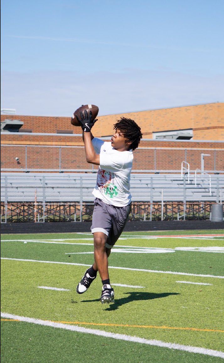 DexterCJr6's tweet photo. Hard work is going too pay off!!.@CoachBobSax @elletfootball0 #Year3loading https://t.co/Wva9FfUZKV