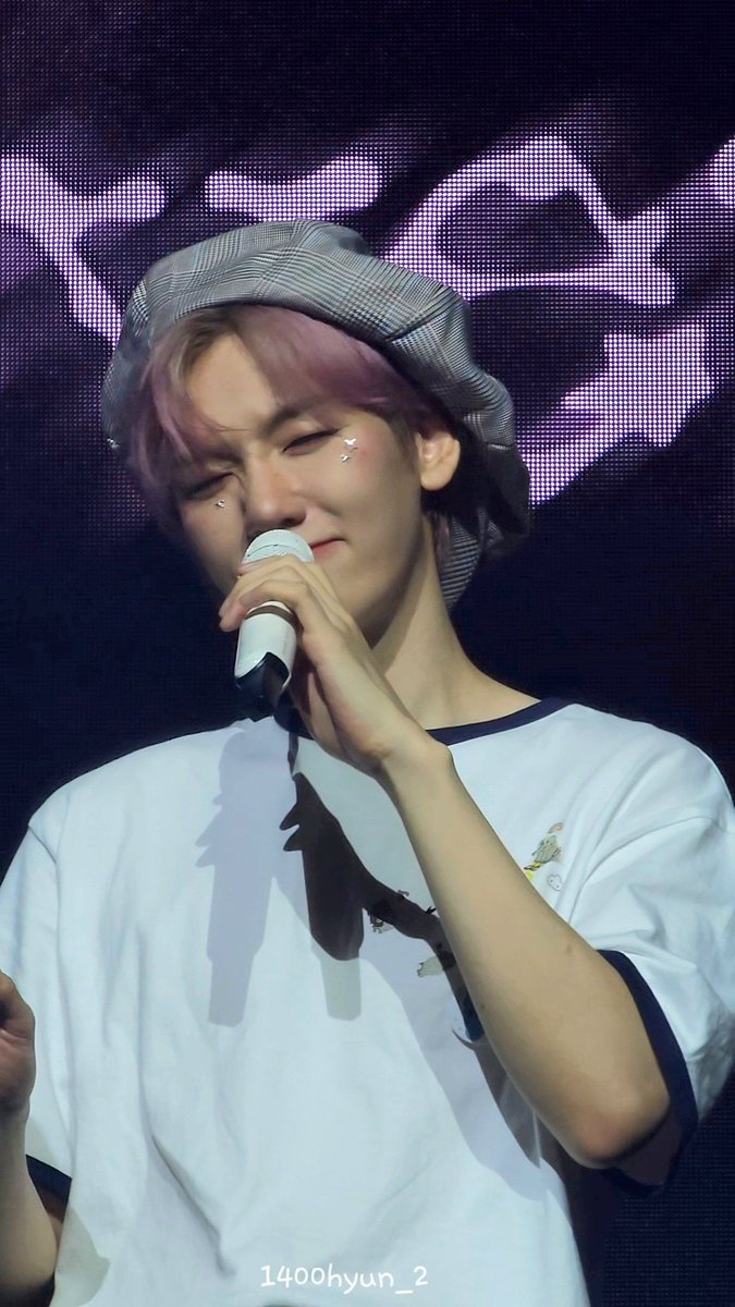 hourly baekhyun 🤍 tweet media