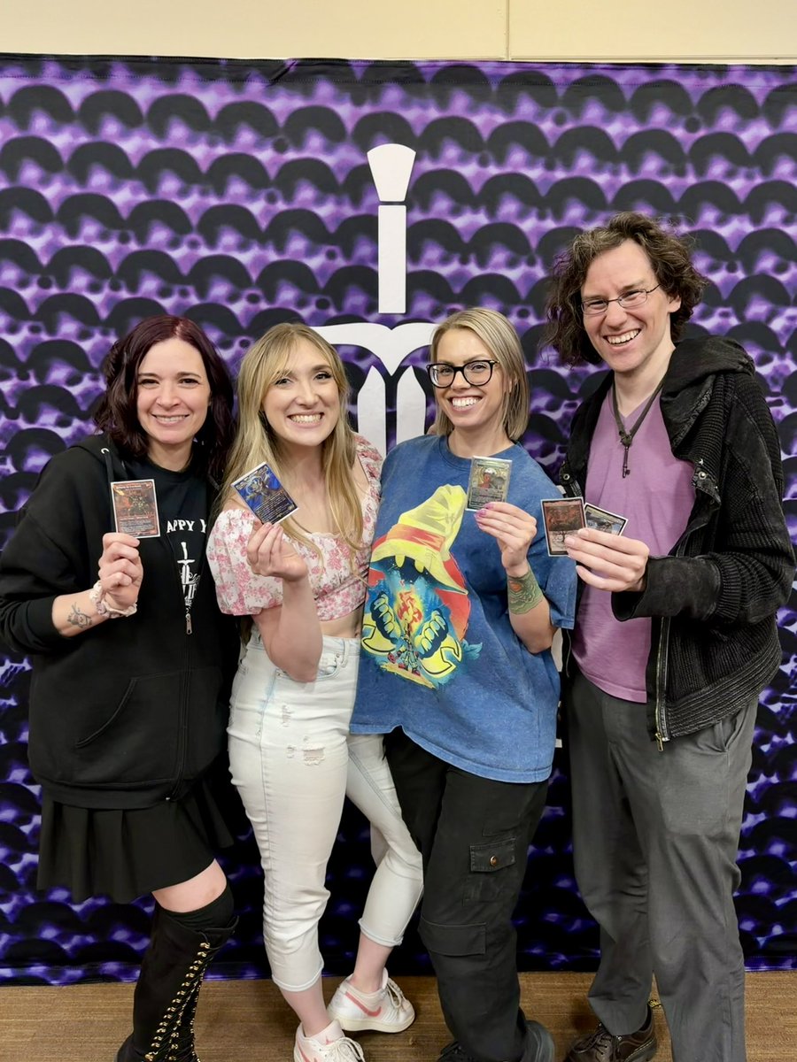 itsannamargaret's tweet photo. We had so much fun at the @ExcaliburMTG Albuquerque 10k! https://t.co/Rk0ZycLRrS