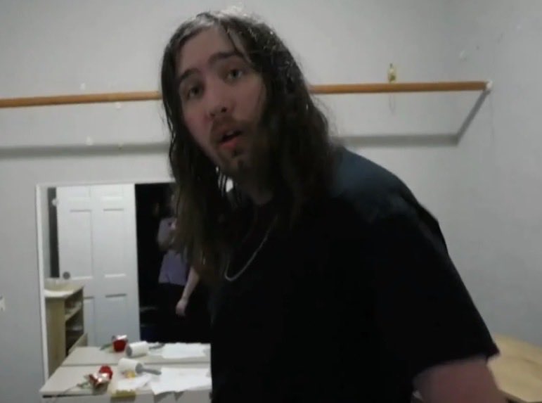 munchknuckles tweet media