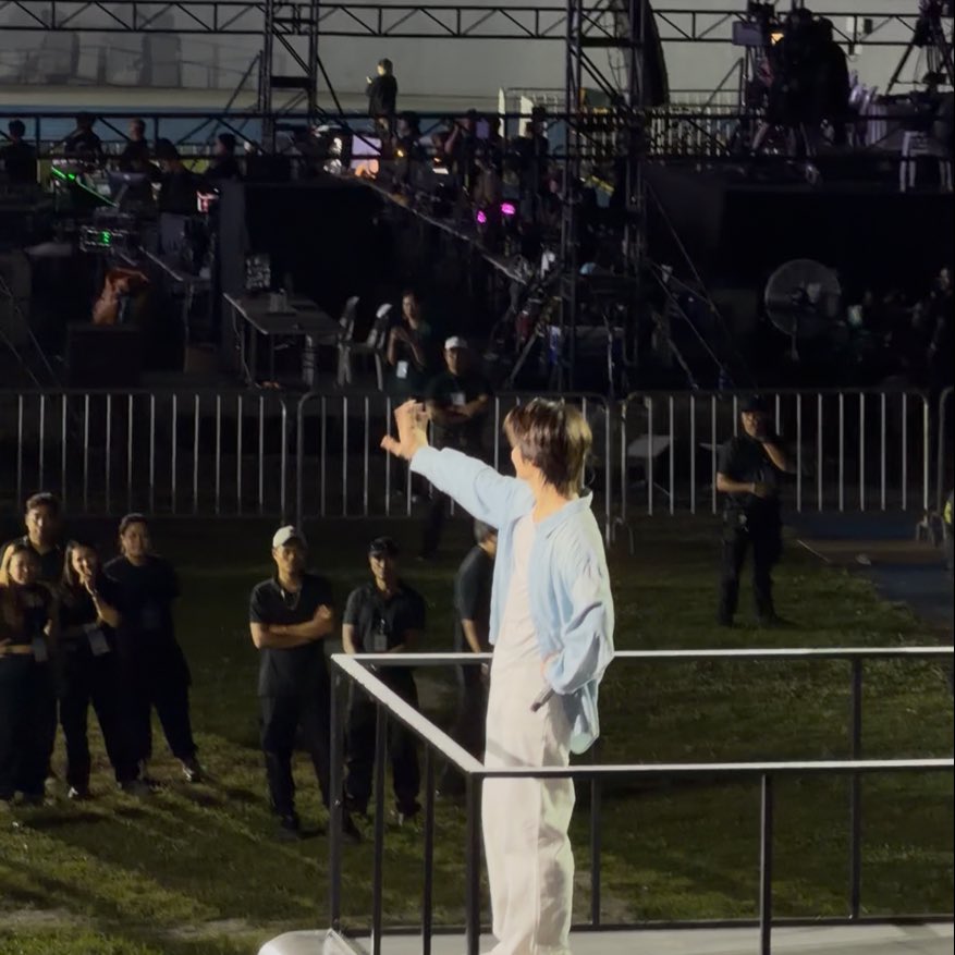 wonu kumakaway sa damo 🤝 jun kumakaway sa tech booth