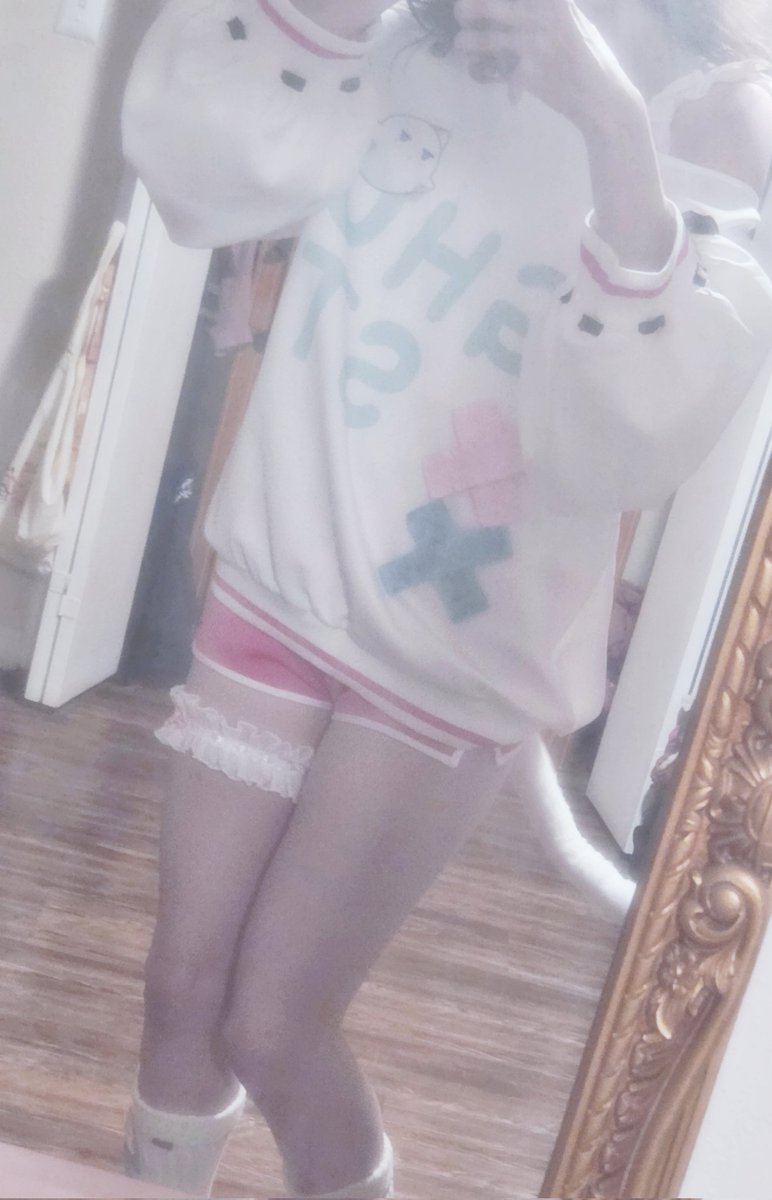 slug but cooler 🦠🌸🐚 tweet media