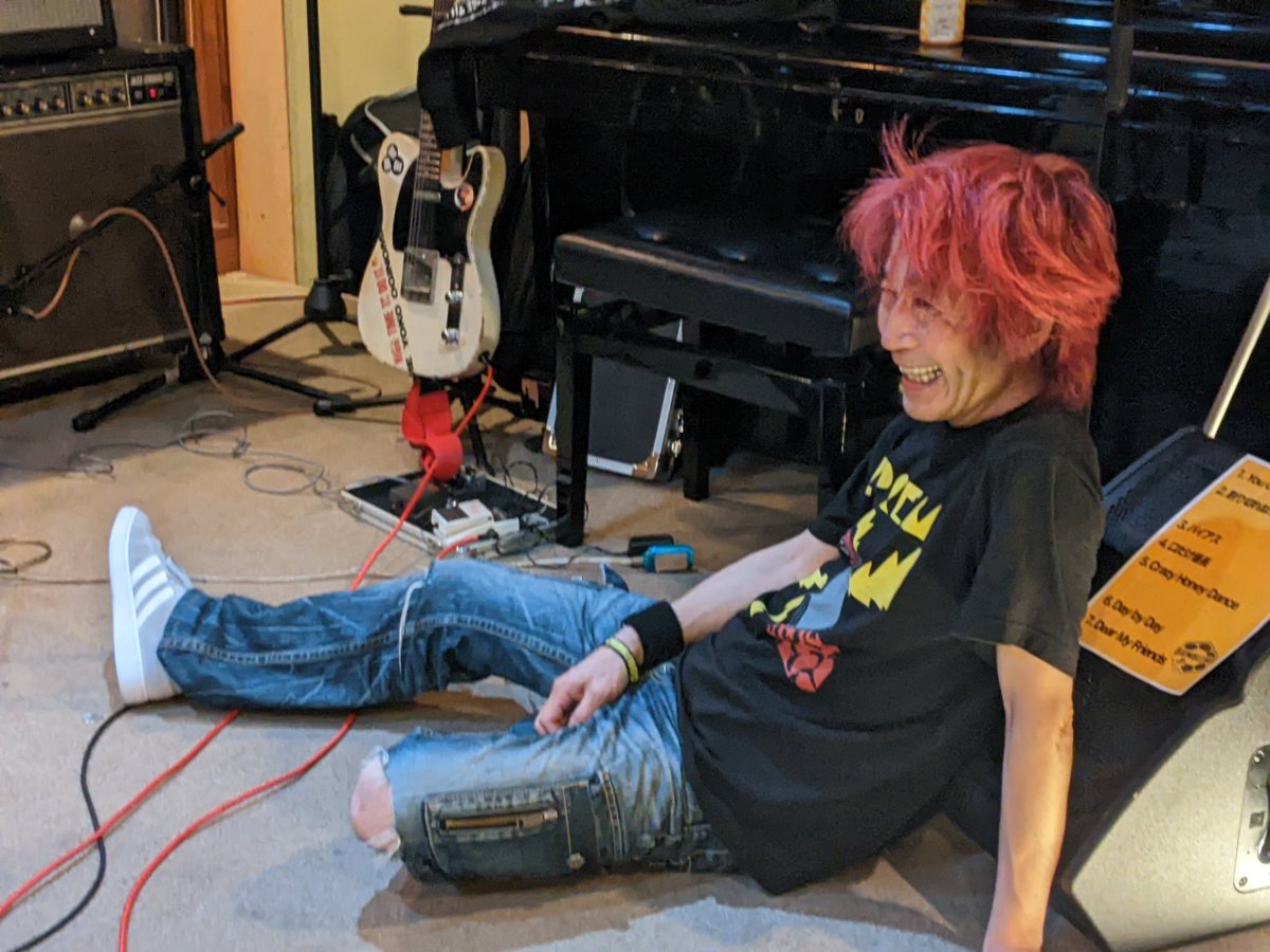 B.B. alone tweet media