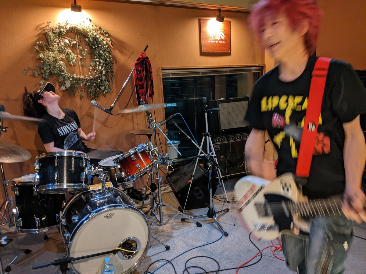 B.B. alone tweet media