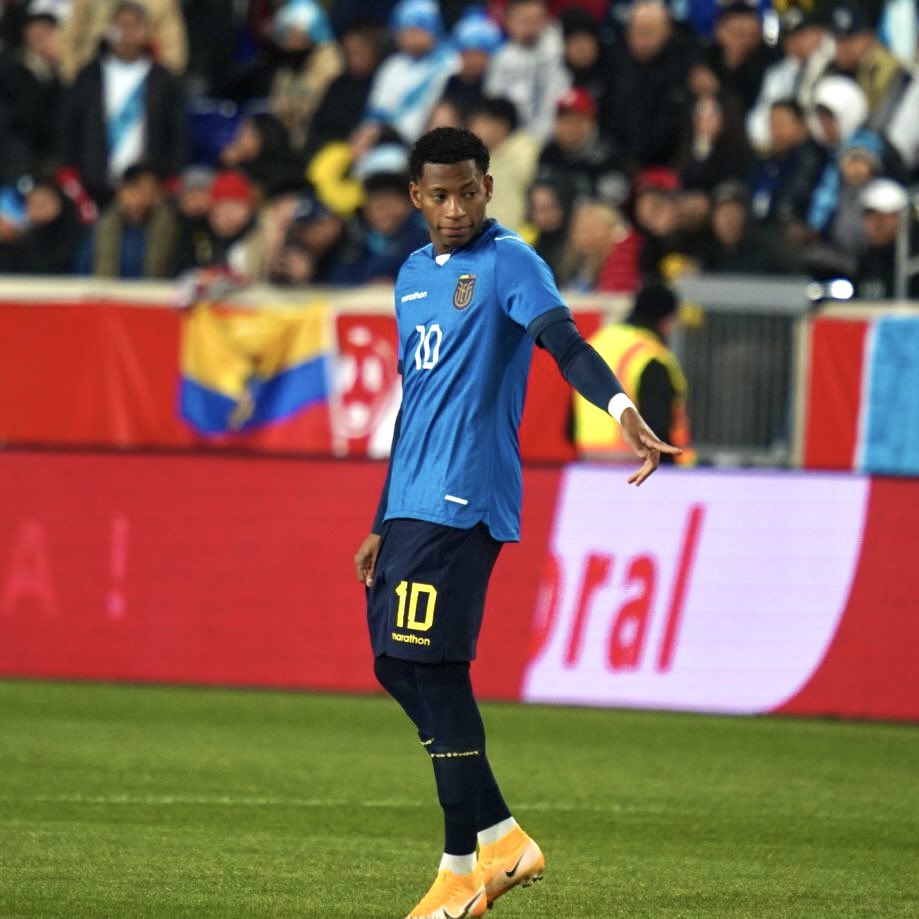 Gonzalo Plata no está convocado para el partido de Flamengo vs Corinthians. Hay dos versiones: una dice que es por lesión. La otra versión es que es una decisión del comando técnico. Ambos caminos son una alerta para la convocatoria de la selección de Ecuador o La Tri.