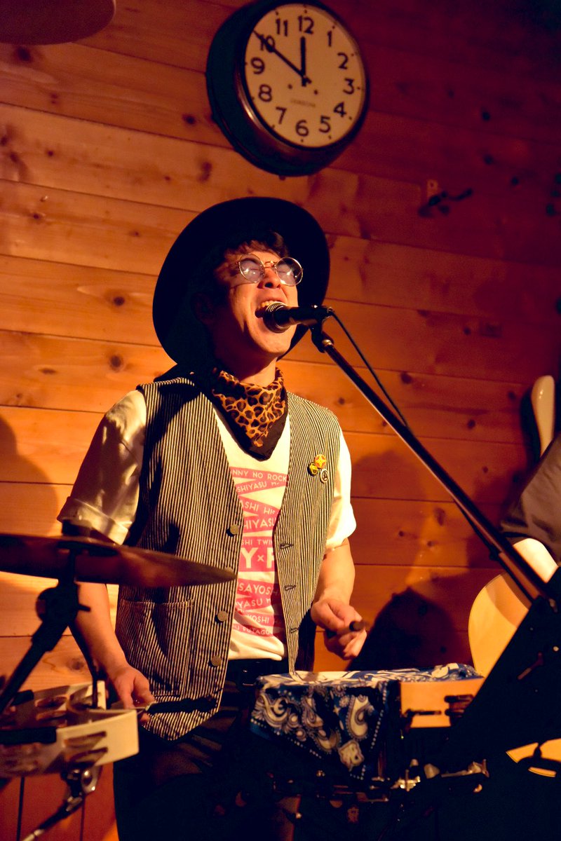 zokuani's tweet image. 2026.3.21
@山梨ハーパーズミル
久しぶり双子揃っての凱旋ライブ！
オープニングには高校生シンガーのガト君！透き通る声に震えたよ！
地元でのライブは道のりを色々思い出しちゃうね〜。
来てくれた皆さんありがとうございました！
今日は佐久へ！

#ANNY
#SA
#林由恭
#ガト