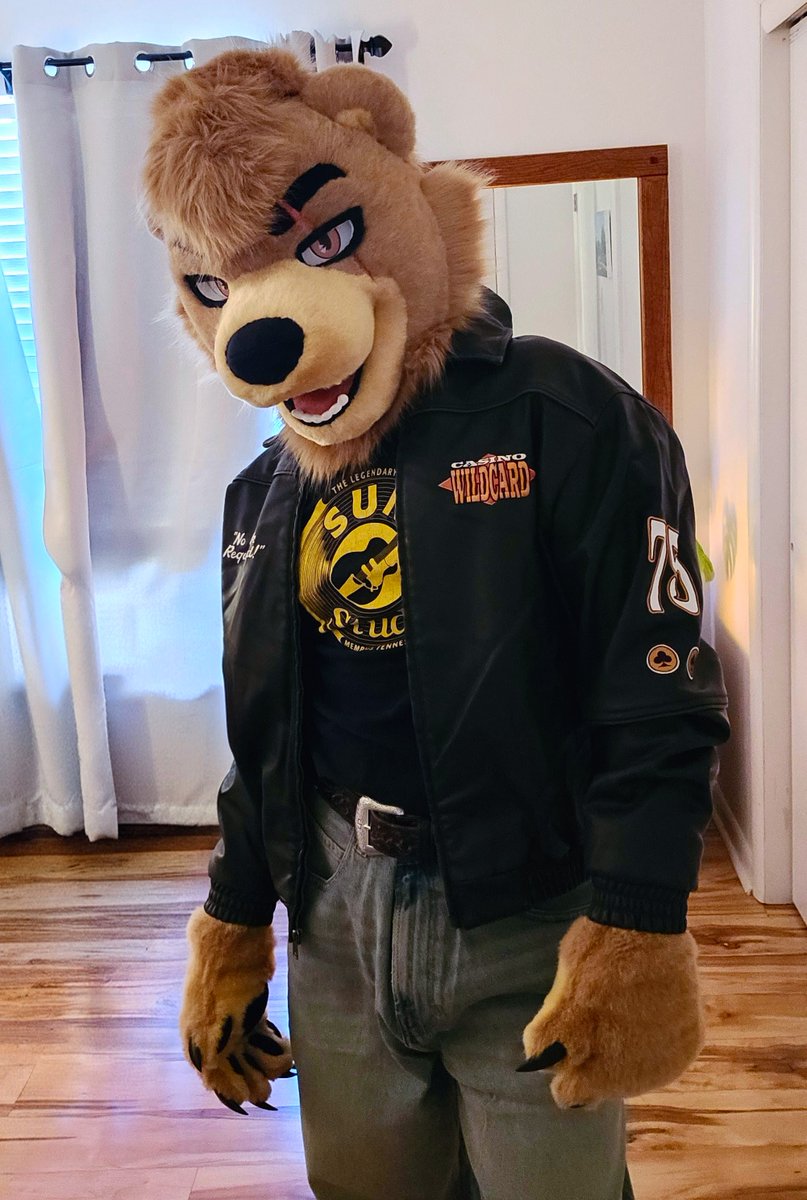 Third suit done!

Introducing Harvey, one of my OC's... I'll be debuting him at TFF this year!

#Fursuit #TFF2026 #Furry