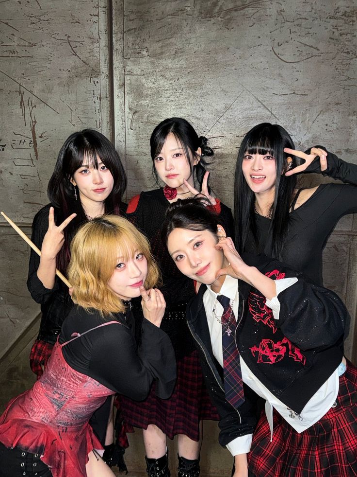 poké loona thinker tweet media