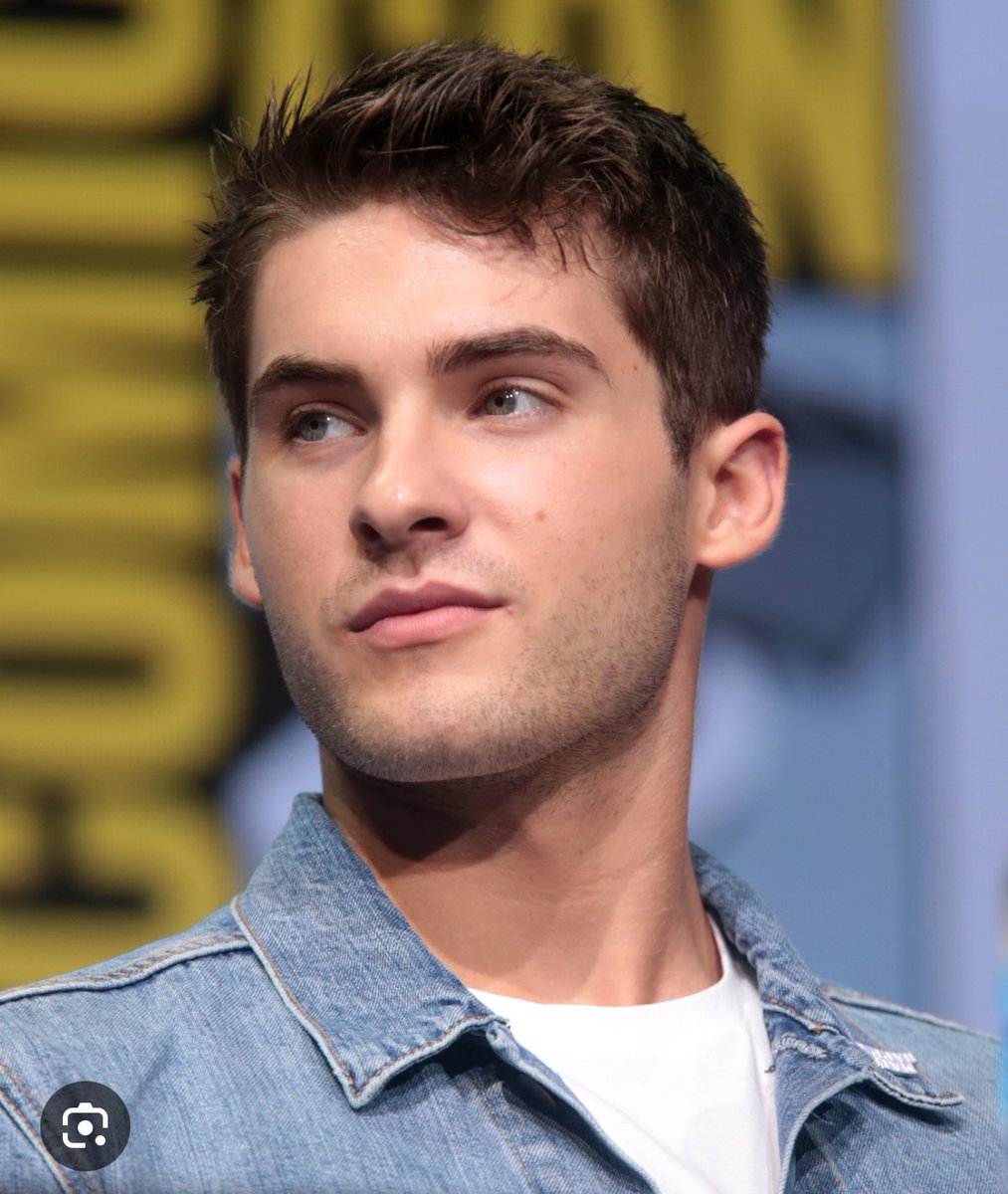 elle (cody is NOT bald!) tweet media