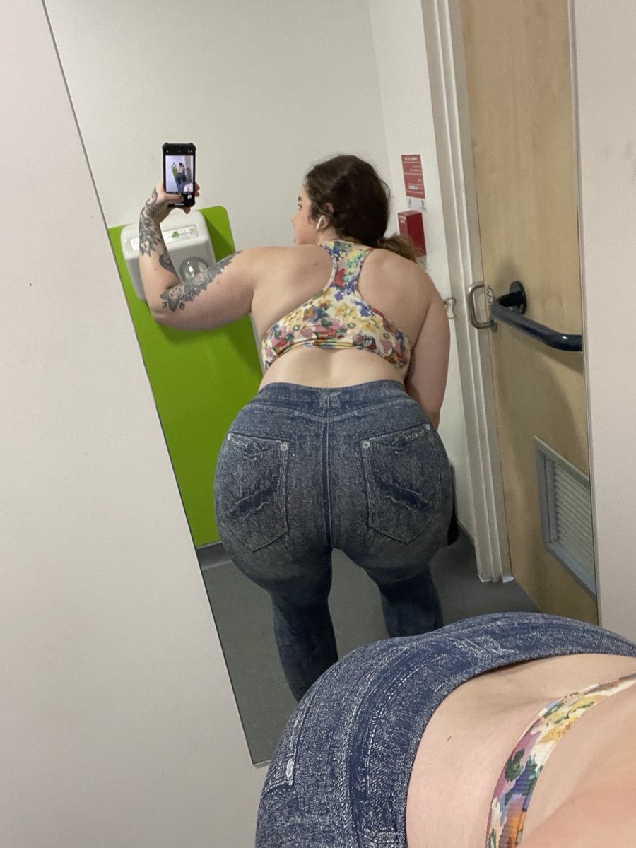 Hipthrustqueen tweet media