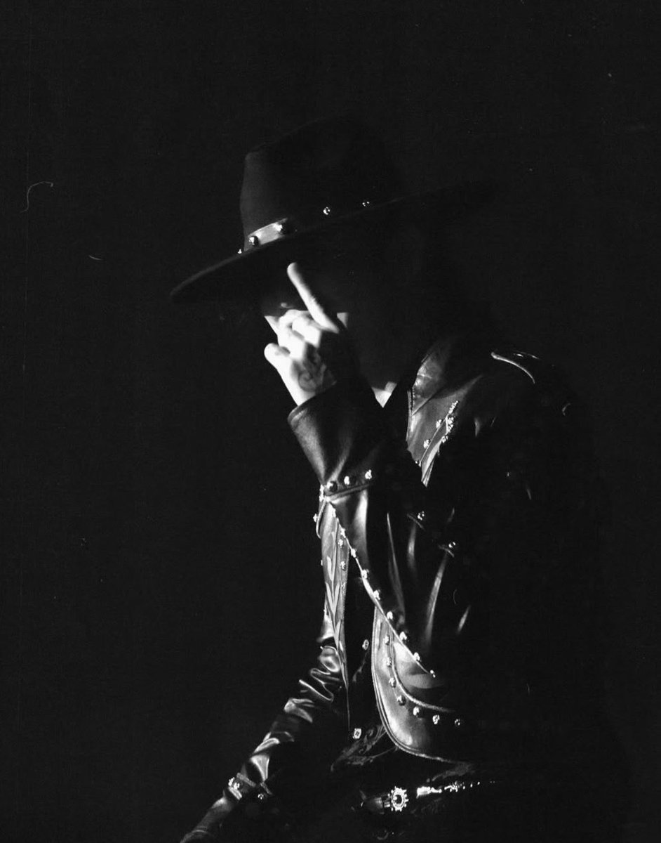 𝔞𝔯𝔬🕷️𝔦𝔰 𝔦𝔫 𝔞𝔳𝔞𝔩𝔬𝔫 tweet media