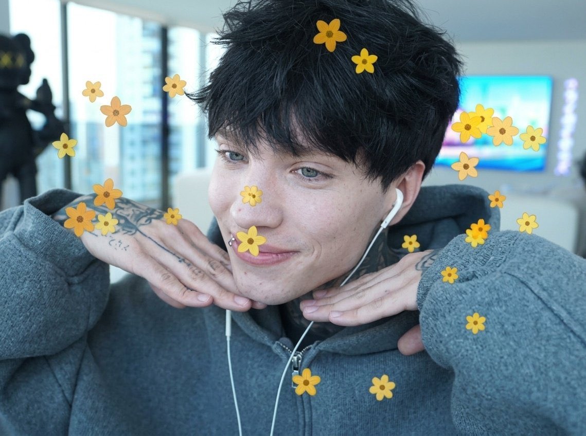 Alma L C🌻👽 tweet media