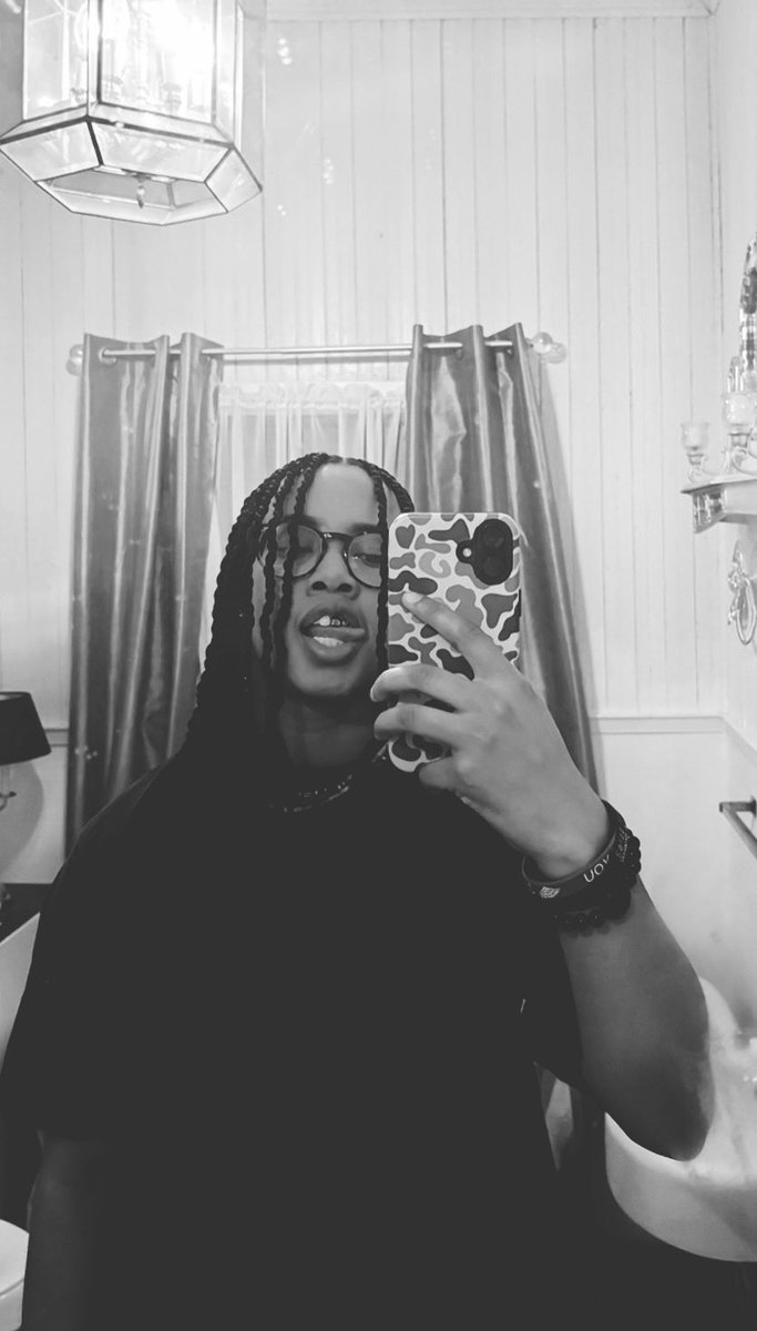 raysochill's tweet photo. 👩🏽‍❤️‍💋‍👩🏽 https://t.co/ZqfopWXfd5