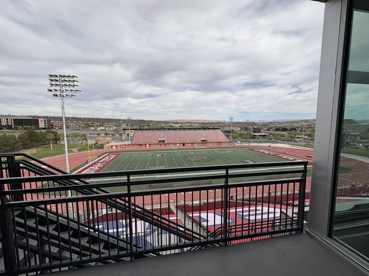 TrevanRosser's tweet photo. Had two great unofficial visits today with the boys down at SUU and Utah Tech thank you for having us @CoachHuntSUU 
@OGMacDC 
@NateLealaoSUU 
@CoachL_Anderson 
@__coachclark 
@coachtuli https://t.co/d6ZSY8LWHi