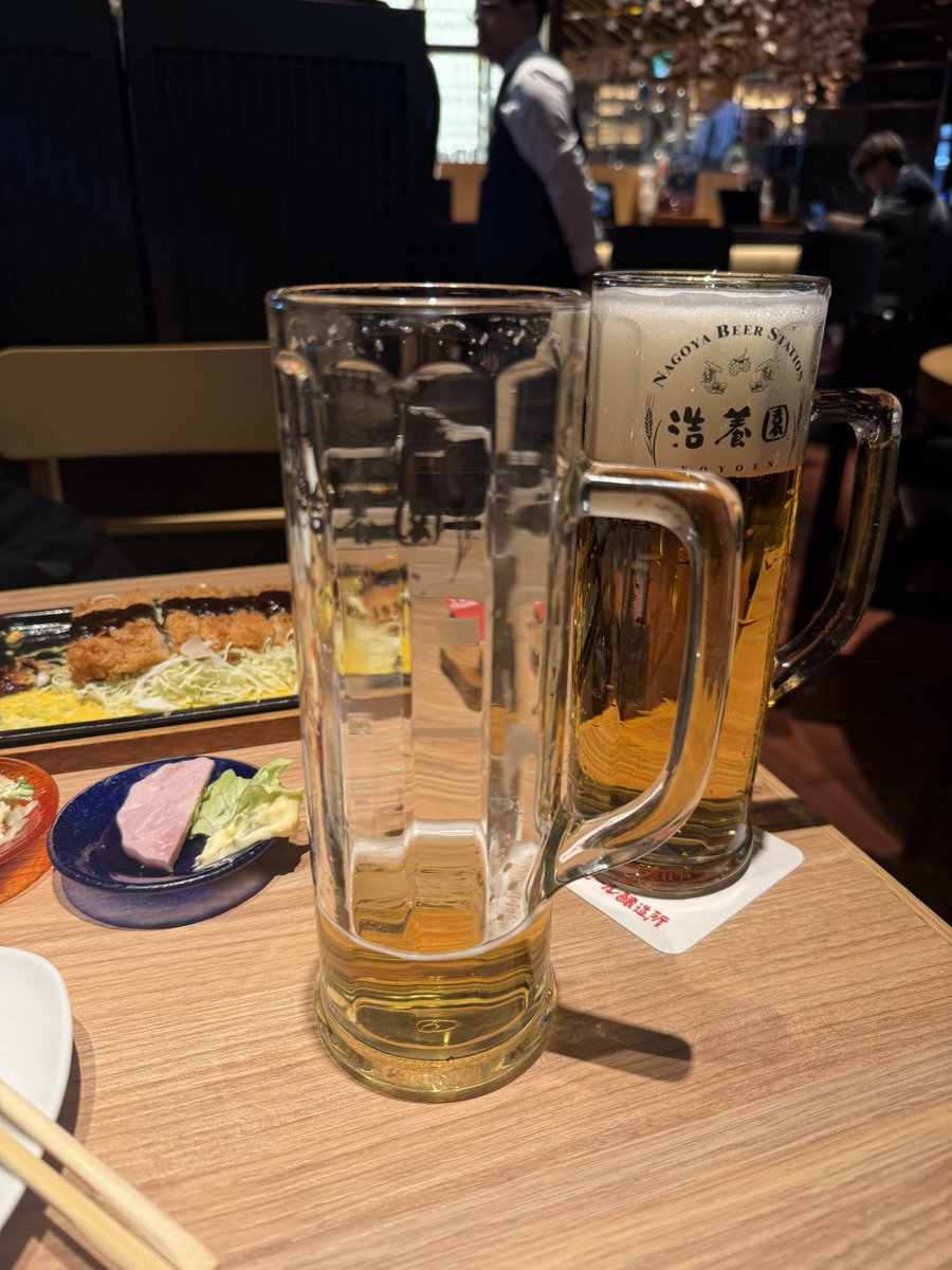 sun0606060's tweet photo. modelYをEV NOVAさんに預けて1度新幹線で帰宅🚄
新幹線の時間まで呑めるので名古屋駅で
カンパーイ🍻
#EVNOVA https://t.co/NmOfj2BGhk