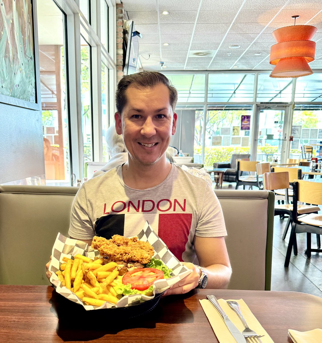 SashaEats's tweet image. Saturday lunch at our favorite local spot – Gilbert's 17th Street Grill 🫶🏼 Life is delicious 😋 

#EatLocal #SupportLocal #FTL #lunch