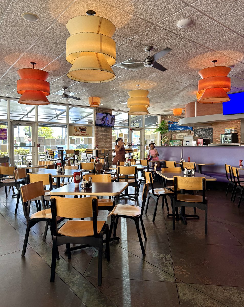 SashaEats's tweet image. Saturday lunch at our favorite local spot – Gilbert's 17th Street Grill 🫶🏼 Life is delicious 😋 

#EatLocal #SupportLocal #FTL #lunch