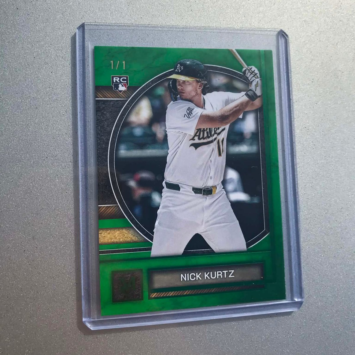 WhitticusCards's tweet image. 1/1 Nick Kurtz @Athletics 2025 @Topps Museum ⚾️
Green is Good 💚   s/o @FireHandCards! 🔥

#BigHitWhitt #BigHitNick #TheHobby #WhoDoYouCollect #TheHobbyFamily #NickKurtz