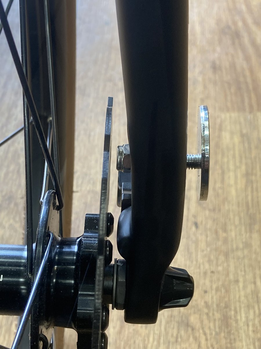 calmaxnabesan's tweet photo. K3PLUSのヘッドチューブ削ってます
RIDEAをインストしてます
マグネット🧲取り付けてたらローターに危うく接触寸前😅
たちまち解決
#dahon #K3plus #RIDEA #silverock #parktool https://t.co/kVTDNG8nHU