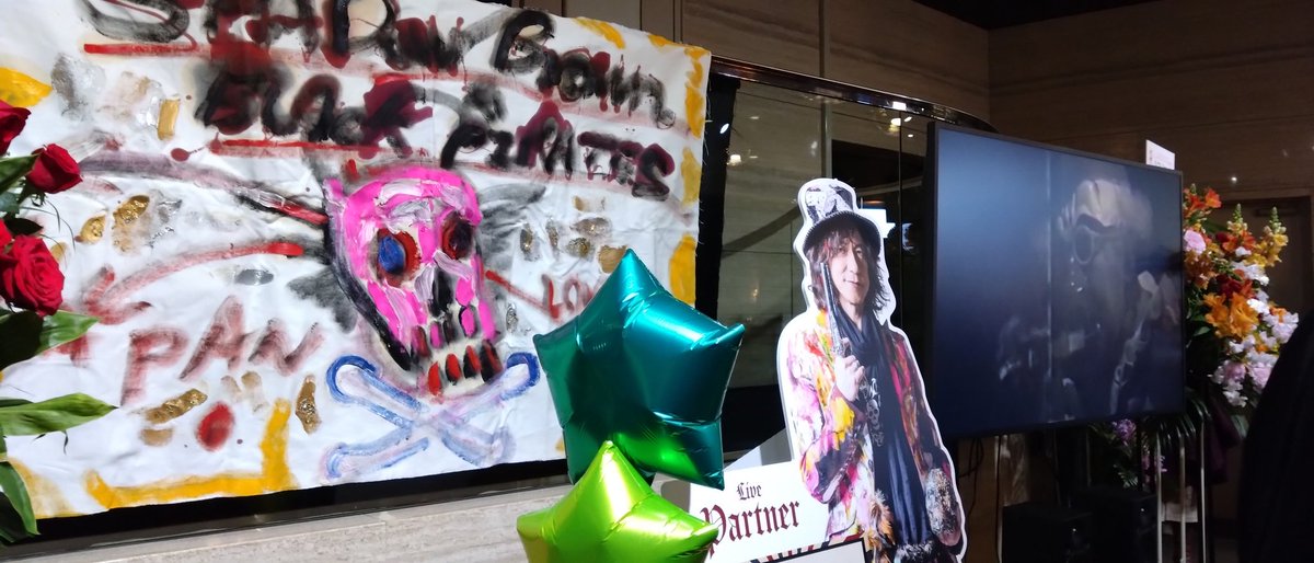 ybaby10170814's tweet photo. 会場に
ユカイさんのパネルがあって
フォトスポット
あったので
写真📸撮ってみた
🥰💕✨✨
VIP席の人が
貰えたプレート❤️
ユカイさんのBD記念
ユカイ祭りって
感じですごい愉しかった🙌❣️
#ダイアモンドユカイ
#シン・シャドウブラウン_ブラックパイレーツの冒険
#Part2
#IMASHOW
#ユカイアーミー https://t.co/OHjLxAogUc