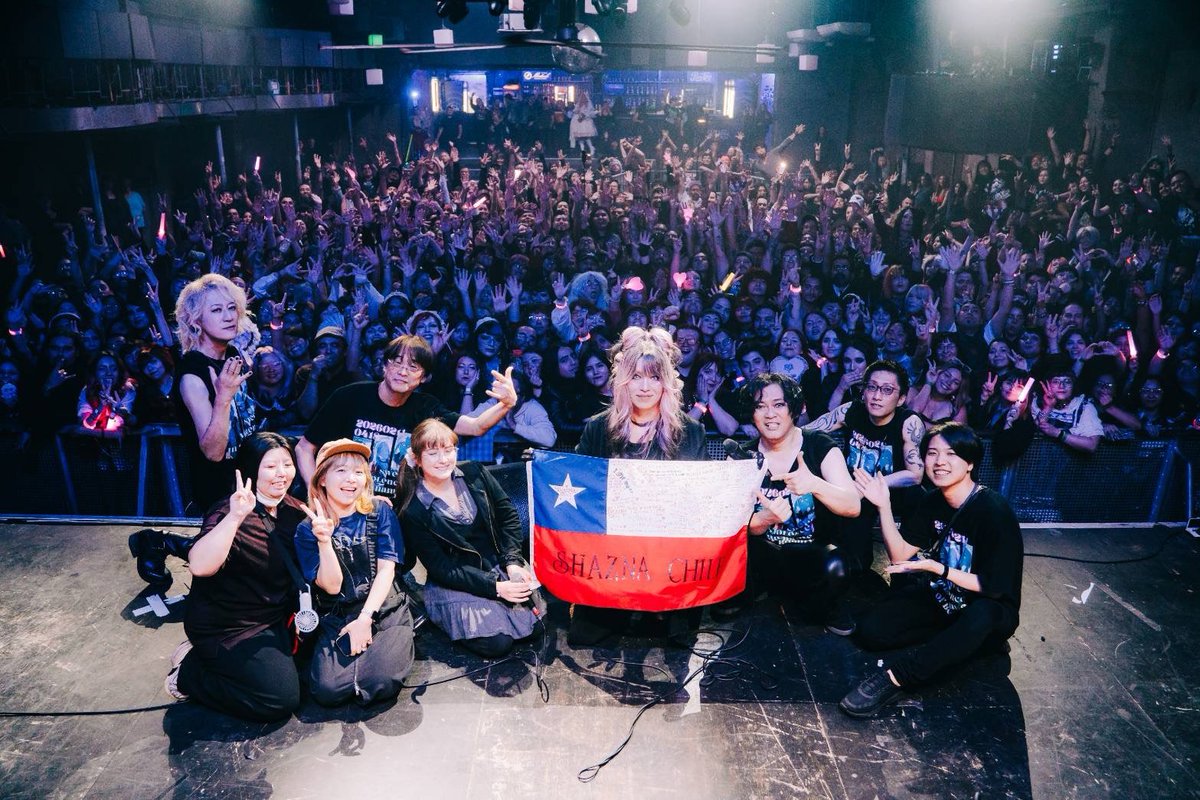 a_o_i_official's tweet photo. Gracias Chile🇨🇱！

#SHAZNA https://t.co/WzrpJVqdTR