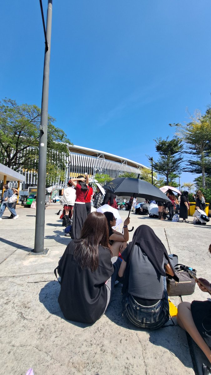 HAIII can locate me near the merch line