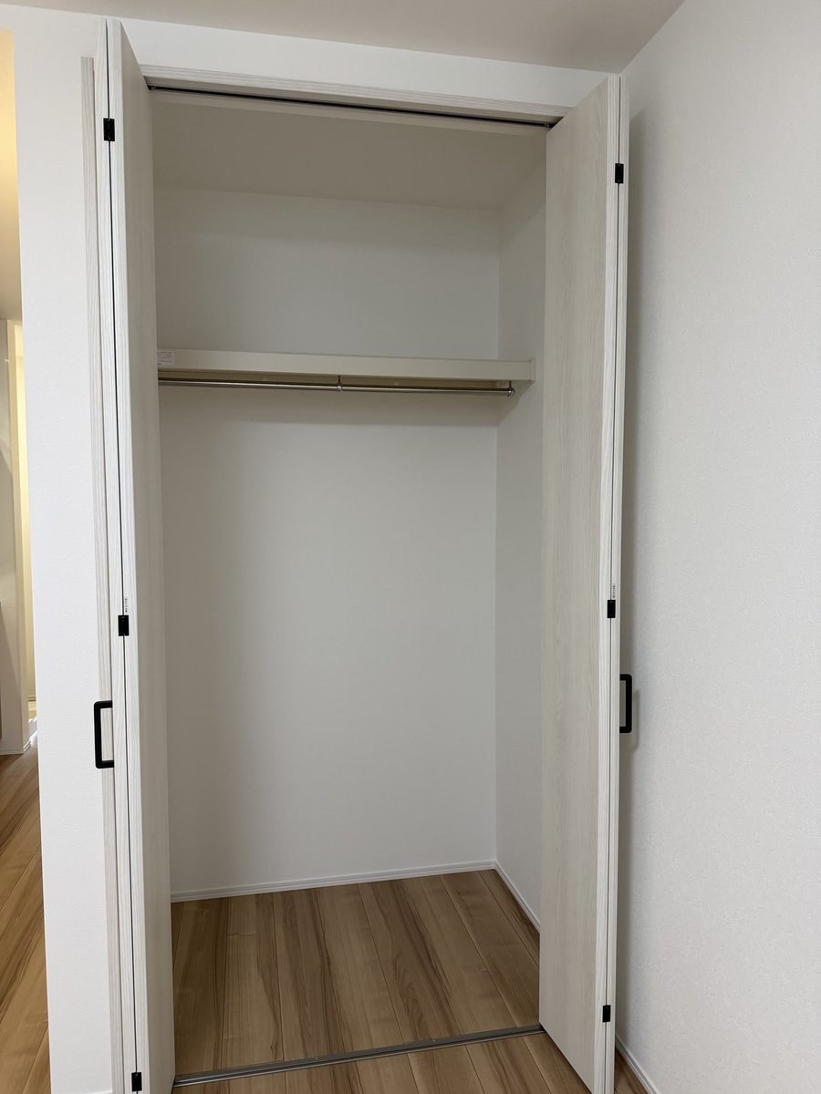 FMpikkara's tweet photo. 【#VividTime】
3/23.30(月)12:30〜放送

#新潟工科大学 女子学生専用アパートの完成見学会が行われました
学生の意見、要望を聞いて作られたこだわりのアパートについて、設計から建築まで手がけた #アップデート にお話を伺いました
現在の建築事情がわかる内覧レポートもお楽しみに！ https://t.co/dk78FoCwDI