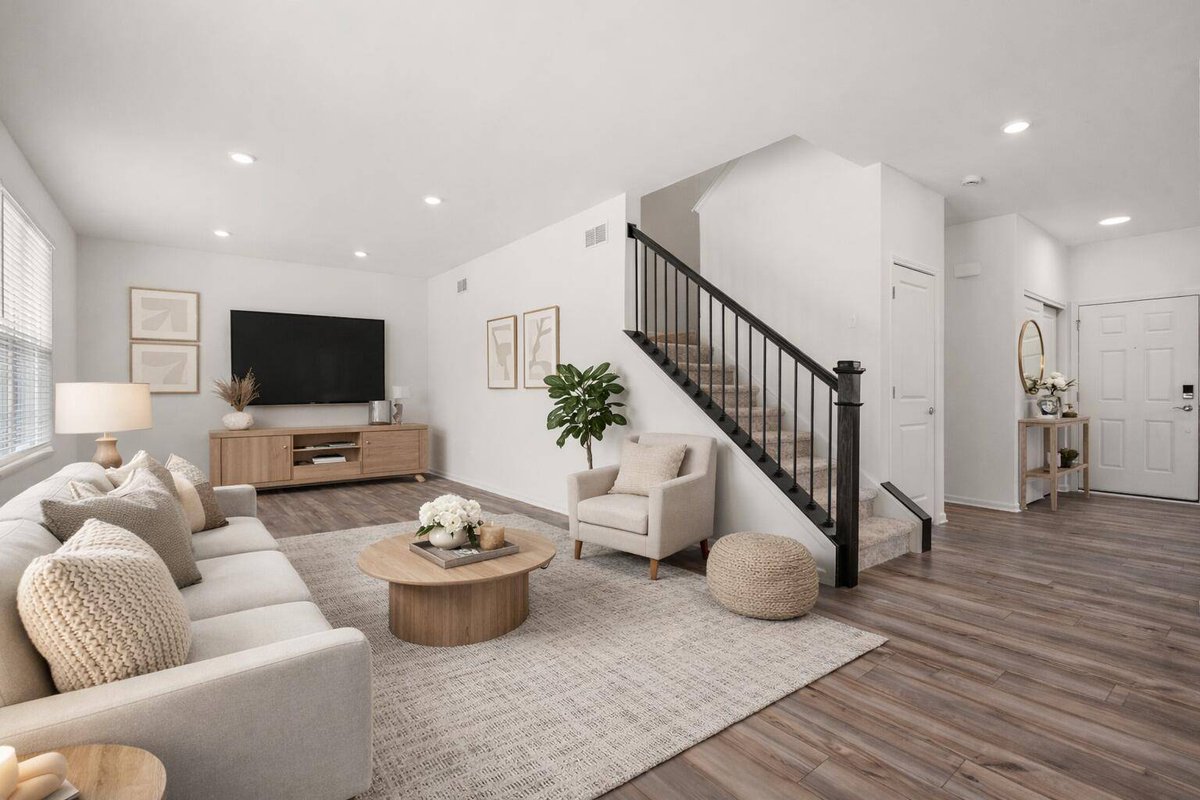 Realest.com®️ tweet media